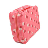 COSMETIQUERA VIAJERA CON PRINT DE FLORES ROSA