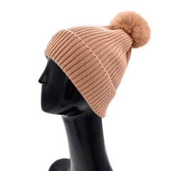GORRO TEJIDO EN LÍNEAS VERTICALES BEIGE CON POMÓN