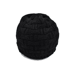 GORRO TEJIDO NEGRO.