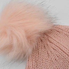 Gorro rosa, tejido trenzado, con dobles, pompon a tono