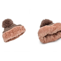 GORRO BÁSICO TEJIDO TRENZA CON POMPÓN PELUCHE CAFÉ