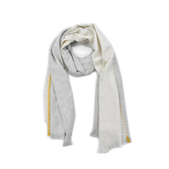 PASHMINA GRIS CON BORDADO AMARILLO