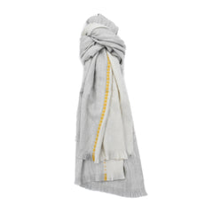 PASHMINA GRIS CON BORDADO AMARILLO