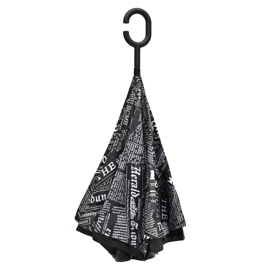 Paraguas reversible, doble capa, diseño tipo periódico, color negro.
