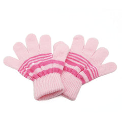 Set Infantil rosa con detalle de líneas en fucsia, bufanda, gorro y guantes.