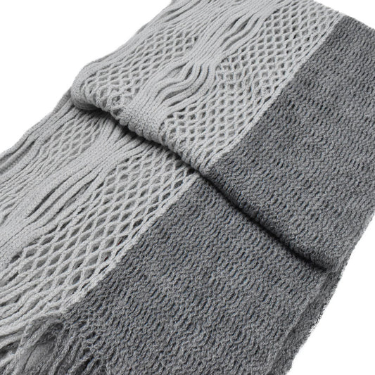Bufanda básica gris tejido abierto con flequillos