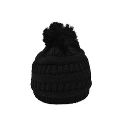 Gorro negro, pompón negro, mujer.