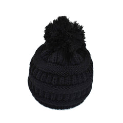 Gorro negro, pompón negro, mujer.